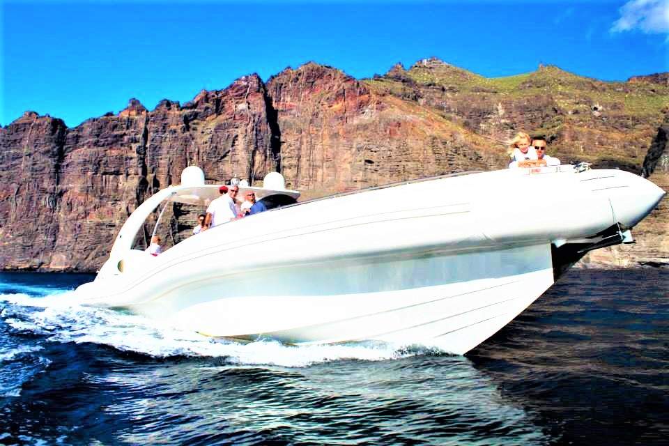 Großes Luxus-Motorboot zur Miete auf Teneriffa